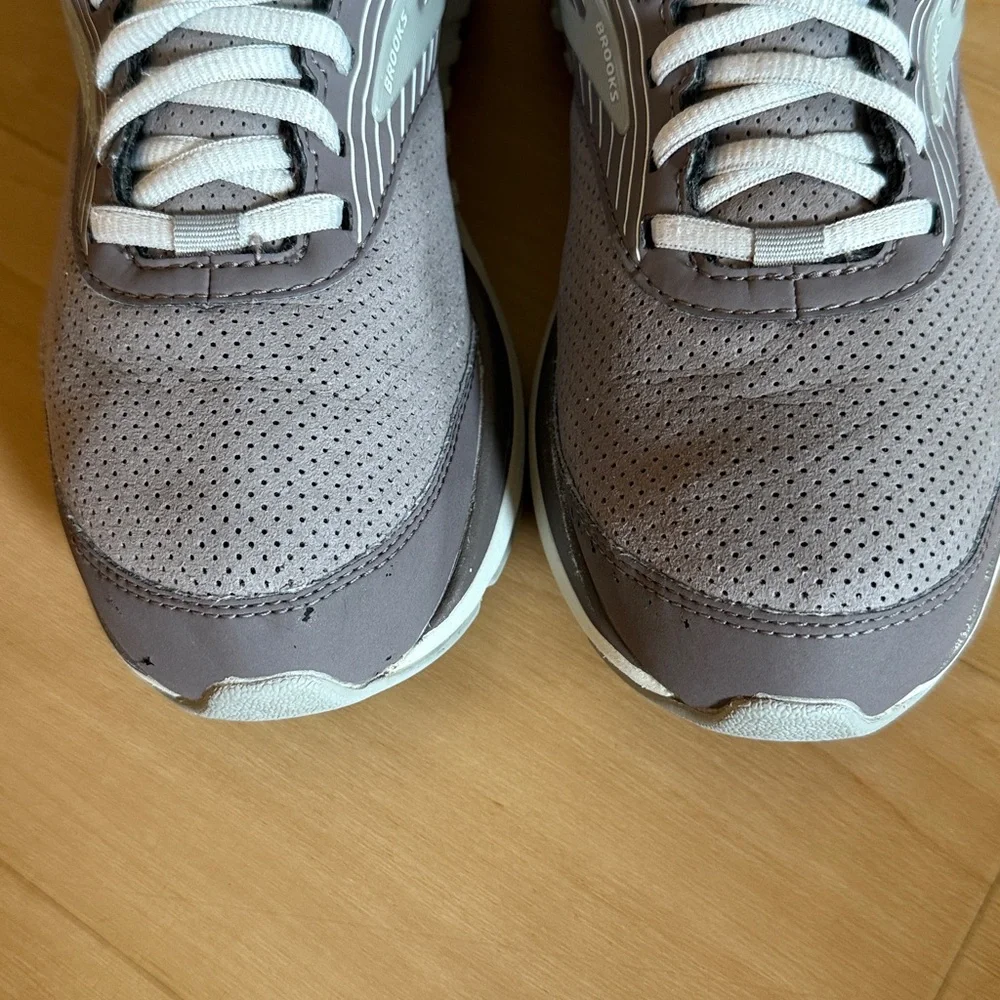 BROOKS WOMENS ADDICTION WALKER SUEDE ATHLETIC RUN SHOE SHARK ALLOY OYSTER SZ 9.5